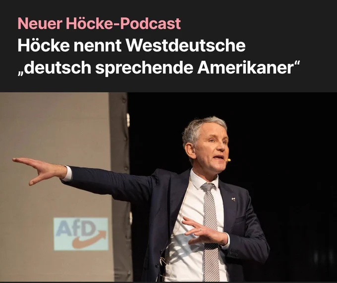 Neuer Höcke-Podcast
Höcke nennt Westdeutsche „deutsch sprechende Amerikaner

Darunter ist ein Bild des AfD Führers Bernd Höcke zu sehen, wie dieser auf einer AfD Veranstaltung, den rechten Arm hebt 