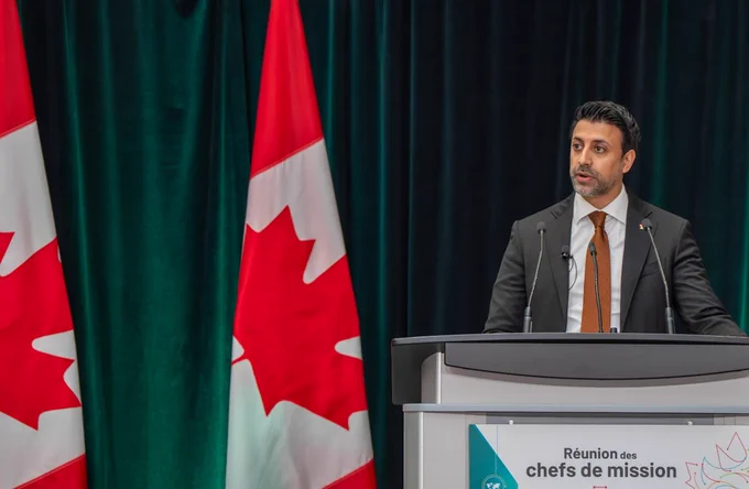 Rencontre du Ministre Sidhu avec les ambassadeurs et des diplomates canadiens.