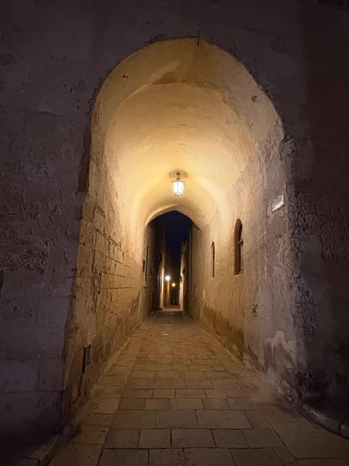 Alleys of Mdina at night
夜のイムディーナの路地