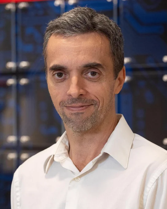 Headshot of Carlos Colosqui