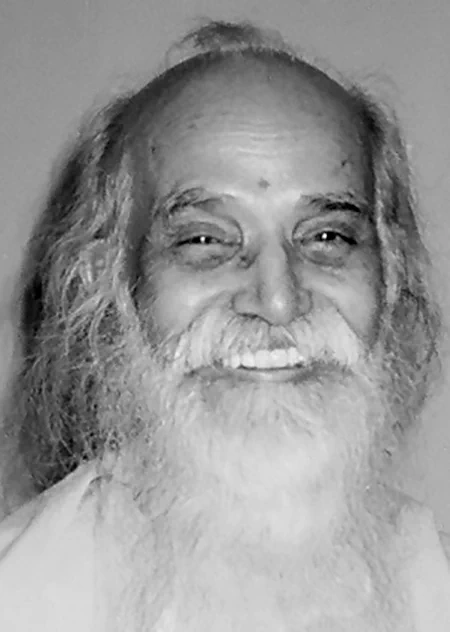 09-06-2026

அன்பர்களின் கேள்விகளும் அருள்தந்தையின் பதில்களும்

❓ கேள்வி: 1. சுவாமிஜி! நாம் அதிகம் விரும்பியவர்கள் இறந்து விட்டால் அவர்களுடைய உயிர் நம்மோடு இணைய என்னென்ன செய்ய வேண்டும்?

2. வள்ளலாரை நான் அதிகம் நேசிக்கின்றேன். அவர் உயிர் என்னிடம் இணைய முடியுமா?

✅ பதில்: நீங்கள் ஒன்றும் செய்ய வேண்டாம். யாரிடம் ஒத்த பதிவுகள் உள்ளனவோ அவர்களிடம் இறந்தவர்களுடைய உயிர் தானாகவே இணைந்து கொள்ளும்.

உங்கள் உயிரைவிட வள்ளலார் உயிர் சிறந்த நுட்பம் வாய்ந்தது. அதை நீங்கள் ஏற்றுக் கொள்ள விரும்புவது போல் இன்னும் 1000 பேர் 10,000 பேர் ஏற்றுக் கொள்ள விருப்பமுற்று முயன்று கொண்டிருப்பர்.

எந்த உயிர் பொருந்துமோ, எந்த உயிரின் அறிவு பொருந்துமோ அவ்வுயிருடந்தான் அவரின் உயிர் இணையும். விரும்புகிற எல்லோருடைய உயிரோடும் இணைய முடியாது. எப்பொழுதும் அவரையே நினைத்துக் கொண்டிருந்தால் – இயல்பூக்க நியதியின்படி – அவருடைய அறிவைப் பெறலாம்.

வாழ்க வளமுடன்!

அருள்தந்தை வேதாத்திரி மகரிஷி

(நாளையும் தொடரும்)
✖️K.Pudur MVKM Trust, Madurai - https://x.com/VethathiriGnana
🤝https://www.facebook.com/profile.php?id=61571368175907
📷ht