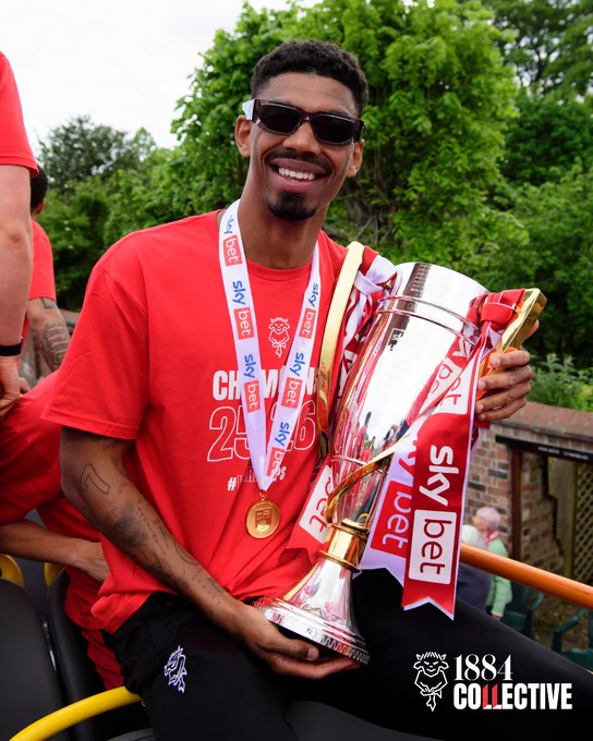 Reeco Hackett with the Sky Bet League One trophy.