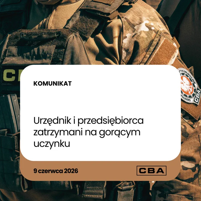 Mężczyzna w mundurze, na ramieniu widać logo CBA. Przed nim napis: Komunikat: Urzędnik i przedsiębiorca zatrzymani na gorącym uczynku – 9 czerwca 2026 r. i logo CBA.
