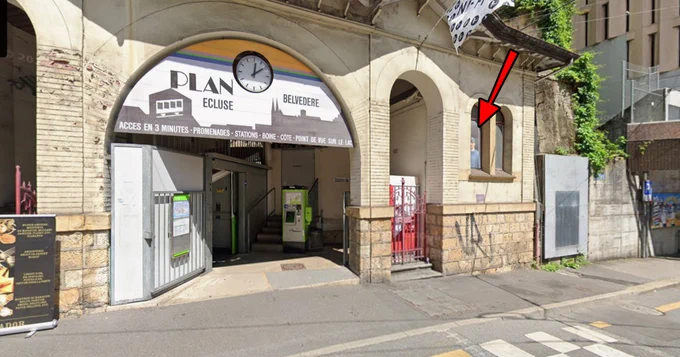 Pendant des années un préposé du funiculaire Écluse - Plan de Neuchâtel  regardait par la fenêtre de la station basse de la rue du Seyon 
