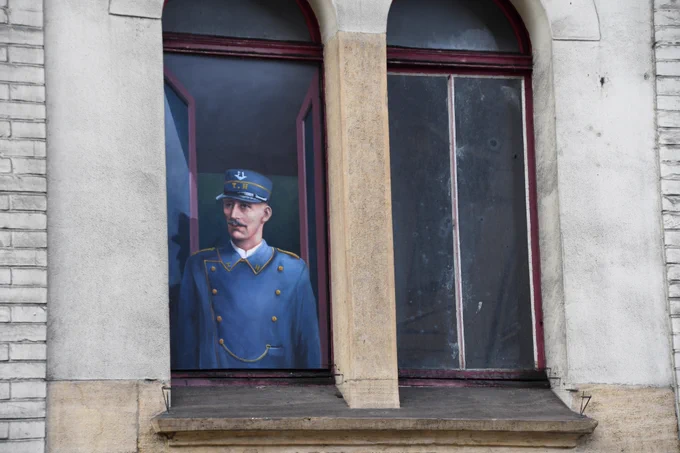 Pendant des années un préposé du funiculaire Écluse - Plan de Neuchâtel  regardait par la fenêtre de la station basse de la rue du Seyon 
