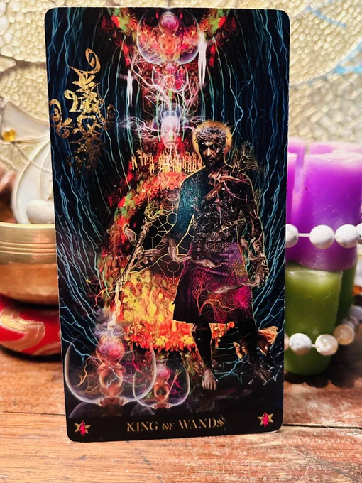 *King of Wands* You’re about to experience the Chosen One effect. The Universe has selected you to receive a massive upgrade of confidence, success and, luck. Being of service to others will increase your blessings.  

#cardoftheday