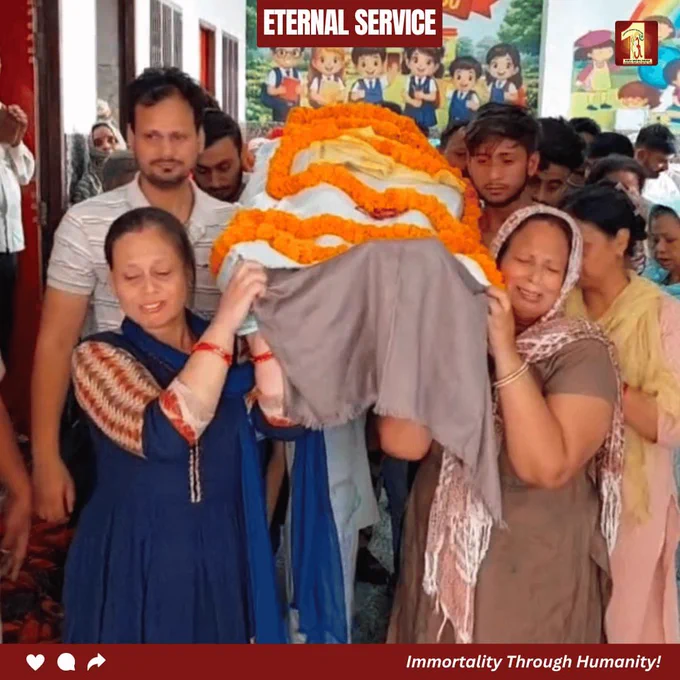 “शरीरदानी व नेत्रदानी — इंसानियत की अमर मिसाल।” 

मुज़फ्फरनगर, उत्तर प्रदेश के भाई जगमोहन इन्सां जी के देहांत के बाद उनके परिवार ने मानवता की सेवा करते हुए उनका शरीर व आंखें दान कीं।

यह सेवा केवल दान नहीं, बल्कि आने वाली पीढ़ियों के लिए ज्ञान, चिकित्सा शोध और जरूरतमंदों के जीवन में उजाला देने वाला महान कदम है।

ऐसे नेक कार्य हमें सिखाते हैं कि इंसानियत की सेवा शरीर छोड़ने के बाद भी जारी रह सकती है।
उनकी यह सेवा समाज के लिए हमेशा प्रेरणा बनी रहेगी।