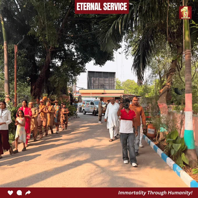 “शरीरदानी व नेत्रदानी — इंसानियत की अमर मिसाल।” 

मुज़फ्फरनगर, उत्तर प्रदेश के भाई जगमोहन इन्सां जी के देहांत के बाद उनके परिवार ने मानवता की सेवा करते हुए उनका शरीर व आंखें दान कीं।

यह सेवा केवल दान नहीं, बल्कि आने वाली पीढ़ियों के लिए ज्ञान, चिकित्सा शोध और जरूरतमंदों के जीवन में उजाला देने वाला महान कदम है।

ऐसे नेक कार्य हमें सिखाते हैं कि इंसानियत की सेवा शरीर छोड़ने के बाद भी जारी रह सकती है।
उनकी यह सेवा समाज के लिए हमेशा प्रेरणा बनी रहेगी।