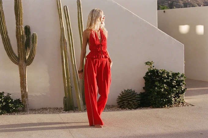 LSPACE AND THE SALTY BLONDE TEAM UP FOR A SUN-SOAKED SUMMER COLLECTION

LSPACE, the cult-favorite swim and resort wear label known for its effortless coastal aesthetic, unveiled The Salty Blonde x LSPACE, a 23-piece collection created in collaboration with creative force and style muse Halley Elefante, widely recognized as The Salty Blonde - https://www.instagram.com/thesaltyblonde/

Read more: https://www.fashiontrendsetter.com/v2/2026/06/09/the-salty-blonde-x-lspace/

via @FTrendsetter

Photos courtesy of LSPACE.

#LSPACE #TheSaltyBlonde #HalleyElefante #swimwear #beachfashion
