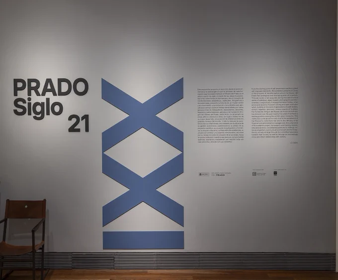 Imagen de sala con título de la exposición "Prado. Siglo XXI"