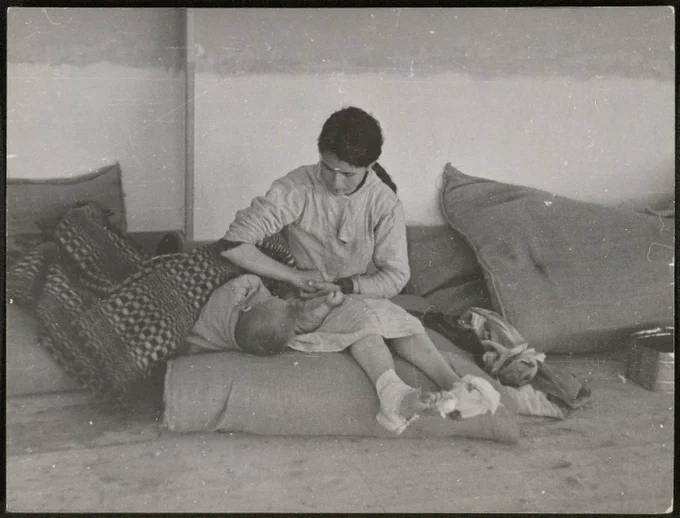 Fernando Alcalde Rodríguez, Las Brigadas Internacionales en la Desbandá. Las fotografías de Robert Capa y Gerda Taro, Ed. Asociación 14 de Abril, 2019 (Catálogo de la exposición «Taro y Capa en el frente de Málaga». 
En este Catálogo (y en la Exposición) se reprodujeron las páginas de los Cuadernos de Robert Capa conservados en París correspondientes a Málaga y, por tanto, estas imágenes, pero con total desconocimiento de la existencia de esta fotografía que no se debió publicar nunca.
https://www.laopiniondemalaga.es/fotos/malaga/2022/02/11/exposicion-fotografica-gerda-taro-robert-62595896.html#foto9