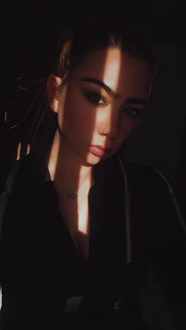 Shaunagh looking very moody

Exceptional lighting though