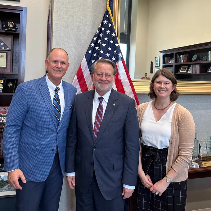 Billerud's Sarah Blanzy and Doug Schwartz with Senator Gary Peters.
