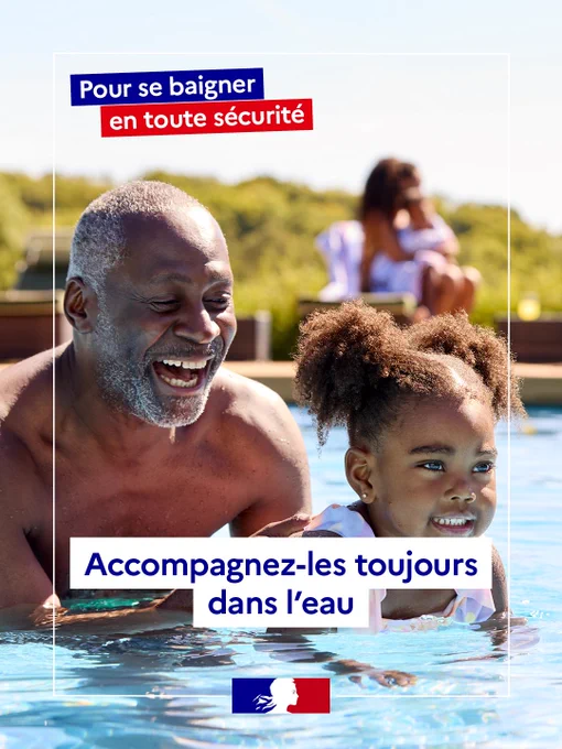 Pour se baigner en toute sécurité ! 
Accompagnez-les toujours dans l’eau.