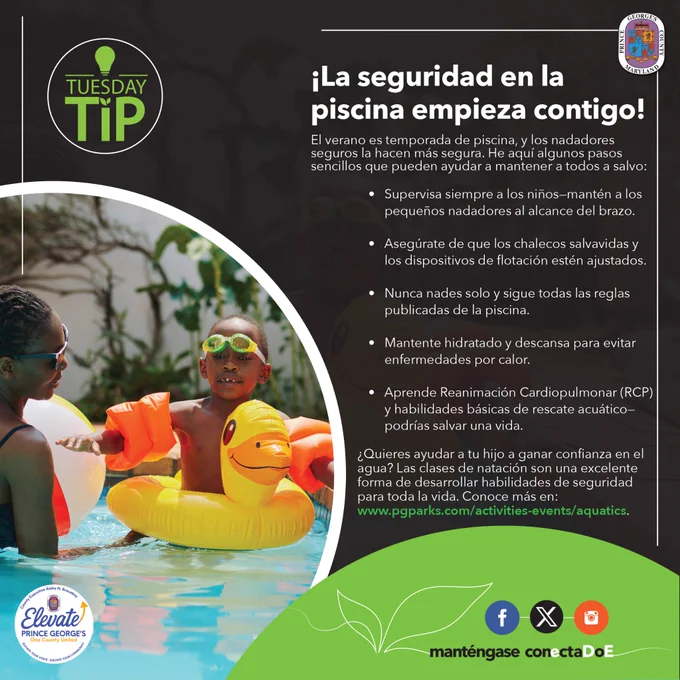 Gráfico titulado "Consejo del Martes: ¡La seguridad en la piscina empieza contigo!" que muestra a un niño usando gafas de natación y flotadores en los brazos dentro de un flotador amarillo con forma de pato en una piscina, mientras un adulto lo supervisa de cerca. Los consejos de seguridad incluyen supervisar siempre a los niños, usar chalecos salvavidas bien ajustados, nunca nadar solo, mantenerse hidratado, seguir las reglas de la piscina y aprender RCP. El gráfico incluye la marca del Condado de Prince George's.