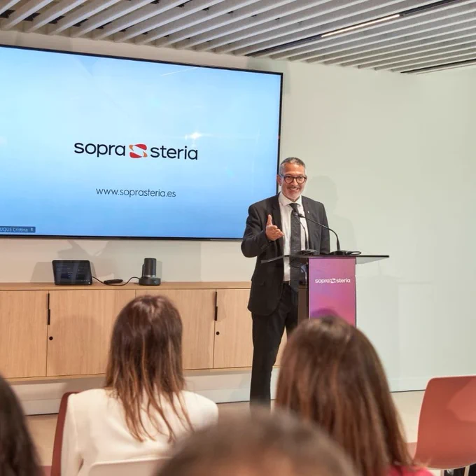 El conseller d'Empresa i Treball, Miquel Sàmper, durant la seva intervenció en la inauguració de les noves oficines a Barcelona de Sopra Steria Catalunya