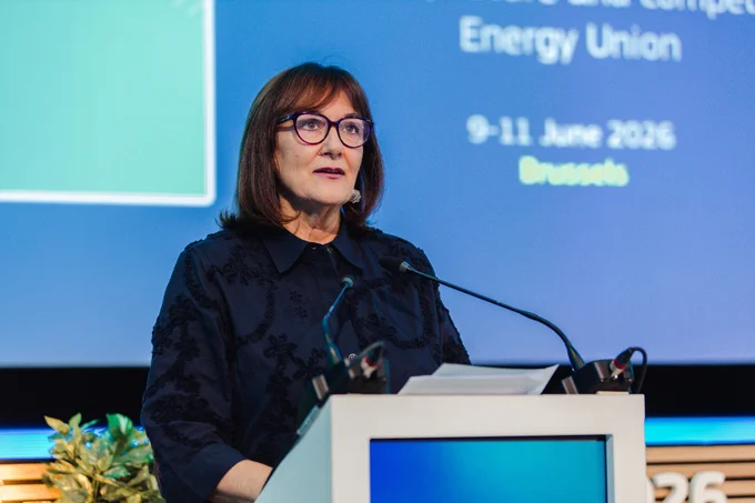 Dubravka Šuica delivers the keynote speech at a lectern on the opening day of the European Sustainable Energy Week.