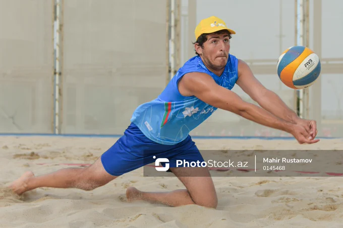 🏖 Çimərlik voleybolu üzrə milli yığma komandaların məşq prosesi

🏐 Çimərlik voleybolu qum örtüklü meydançada komandalar arasında oynanan və 🌍 dünya üzrə geniş yayılmış idman növlərindən biridir. ⚡️ Bu idman növü yüksək çeviklik, dözümlülük, 🧠 sürətli qərarvermə və komanda işini tələb edir. 📈 Dinamik və tamaşaçılar üçün maraqlı olması çimərlik voleybolunun 🌟 populyarlığını daha da artırır. 

📅 O, 1996-cı ildən etibarən Olimpiya Oyunlarının proqramına daxil edilib və 🏆 beynəlxalq səviyyədə nüfuzlu yarışlarla təmsil olunur. 🇦🇿 Azərbaycanda da çimərlik voleybolunun inkişafına 🎯 xüsusi diqqət yetirilir. 👟 Bu məqsədlə qadınlardan və kişilərdən ibarət milli yığma komandaların məşqləri 🏢 müasir idman infrastrukturu ilə seçilən Su İdmanı Sarayında keçirilir.

 📸 Daha çox foto və məlumat üçün link:⤵️
https://photostock.az/media/6A27CADB3F443

#voleybol #çimərlikvoleybolu #voleybolfederasiyası #photostockaz  #bakı #azərbaycan