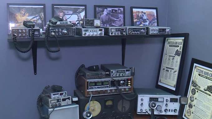 #CBradio and #HamRadio have a place in the new Media Tech Museum in Kansas City, Missouri. Would you visit this museum? Do you know of any other museum with CB radio on exhibit? Read and watch:  https://tinyurl.com/MediaTechMuseum