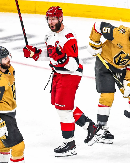 Photo of Jordan Staal celebrating his goal 