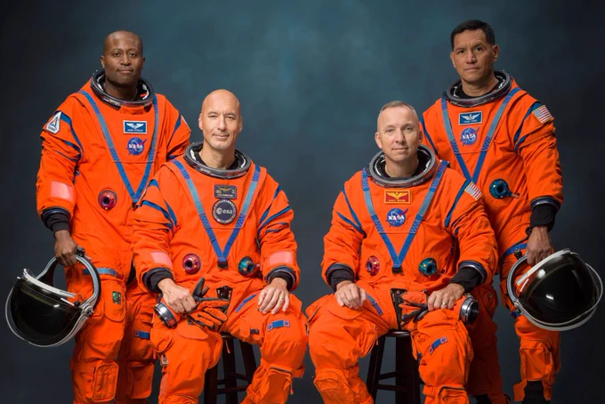 BREAKING NEWS🚨: NASA has just announced the Artemis III crew, that will land on the MOON! 

From left: Andre Douglas, Luca Parmitano, Randy Bresnik, Frank Rubio