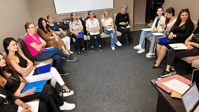 Fondacija Centar za demokratiju organizovala je 4-6. juna 2026. godine u Pirotu „Start Me Up“ obuku za pokretanje i upravljanje biznisom: „Pokreni svoju ideju: prvi koraci ka održivom biznisu“. 

„Moja ideja, moj biznis: Projekat za osnaživanje žena za preduzetništvo i otpornost na klimatske promene u južnoj Srbiji“ FCD realizuje uz finansijsku podršku Evropske asocijacije za lokalnu demokratiju (ALDA) u okviru projekta BOOST čiji je donator Agence Française de Développement (AFD). 