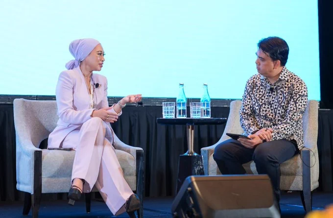 Dr. Rasyidah Che Rosli, Director of LHDNM’s e-Invoice Division within the Tax Operations Sector, speaking during the Customer Panel: Leading in Frontier Cloud and AI at the Microsoft AI Leadership Summit Malaysia 2026