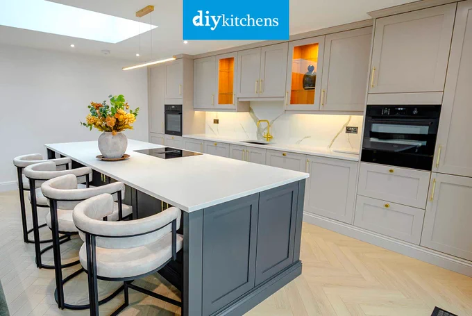 An Innova Bramley Cashmere & Carbon Shaker #kitchen | DIY Kitchens