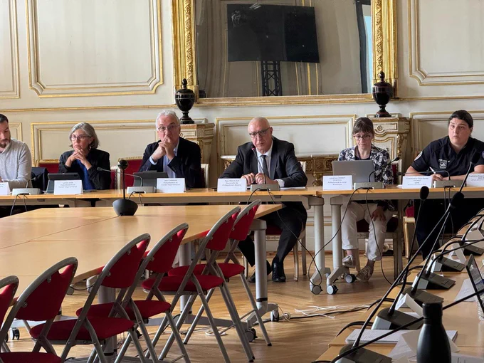 Le sous-préfet et le vice-président