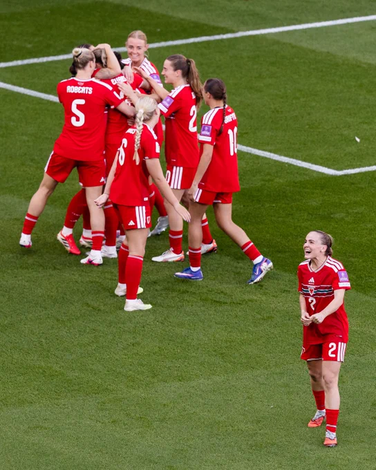 Cymru players celebrate against Czechia.