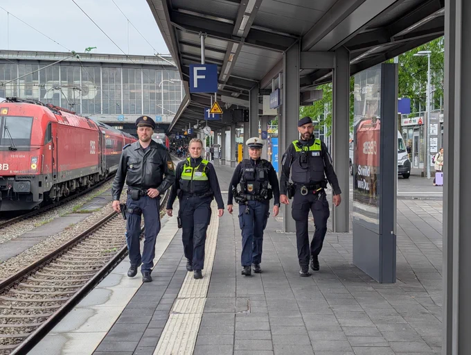 „Quattro-Streife“ am Münchner Hbf
Foto: SWM/MVG