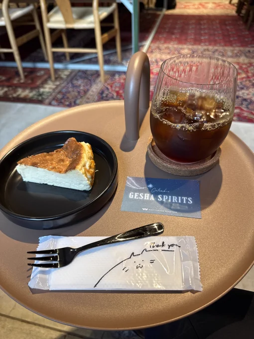 ☕️GESHA SPIRITS
アイスが合う、酸味強めのサッパリコーヒー

🍰バスクチーズケーキ
しっとり美味い

🐈おしぼりの猫ちゃんかわいい