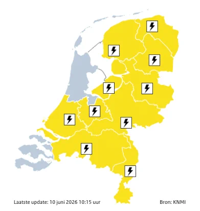 code geel onweersbuien alle provincies met uitzondering Noord-Holland en Zeeland.