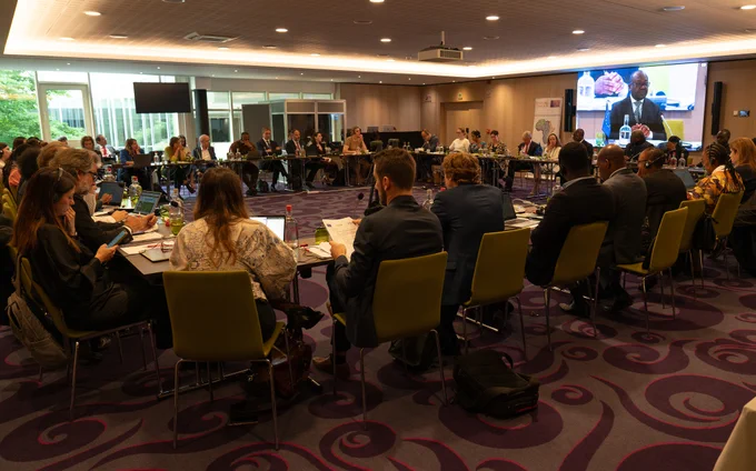 A group of experts sitting in a rountdable setting.