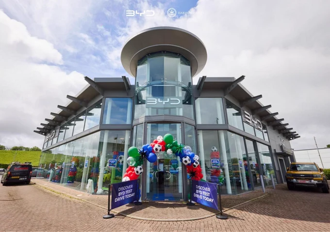If you’ve driven towards the Mall recently, you might have noticed a sleek new addition to the local motoring scene. BYD, alongside its long-term retail partner Harmony Auto, has officially expanded its footprint right here on our doorstep.
