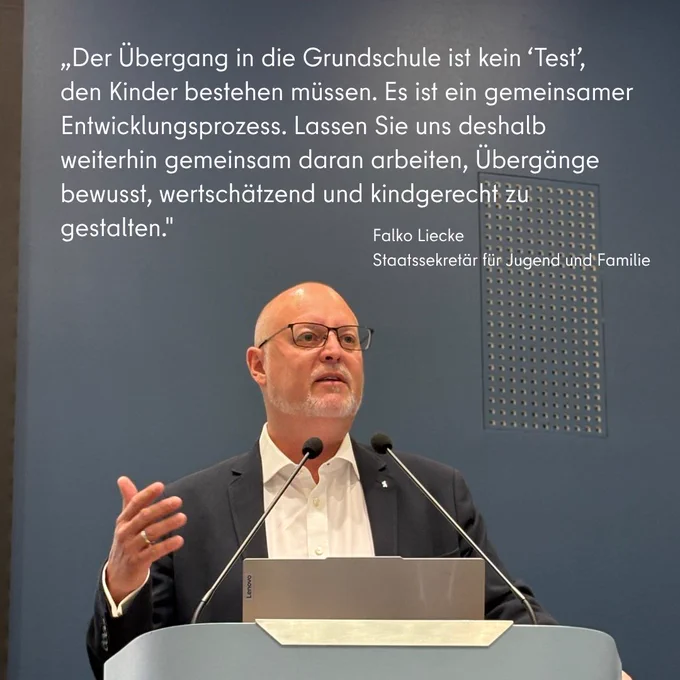 „Der Übergang in die Grundschule ist kein „Test“, den Kinder bestehen müssen. Es ist ein gemeinsamer Entwicklungsprozess. Lassen Sie uns deshalb weiterhin gemeinsam daran arbeiten, Übergänge bewusst, wertschätzend und kindgerecht zu gestalten“, so Liecke. 