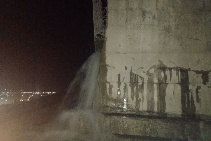 the attacks destroyed two critical water storage tanks: one with a capacity of 500 cubic meters and another of 2,000 cubic meters.
