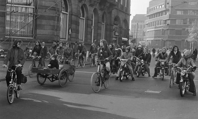 Países Bajos introduce los domingos sin coches, 1973