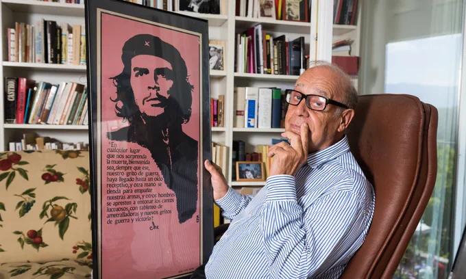 «Il m’a sauvé la vie. Sans formation militaire, j’aurais probablement fini enterré dans une fosse commune au Guatemala ou au Venezuela», poursuit Jean Ziegler, qui estime que le Che lui a surtout donné une stratégie pour son combat: l’intégration subversive, autrement dit «utiliser sa place dans le système pour le changer». 