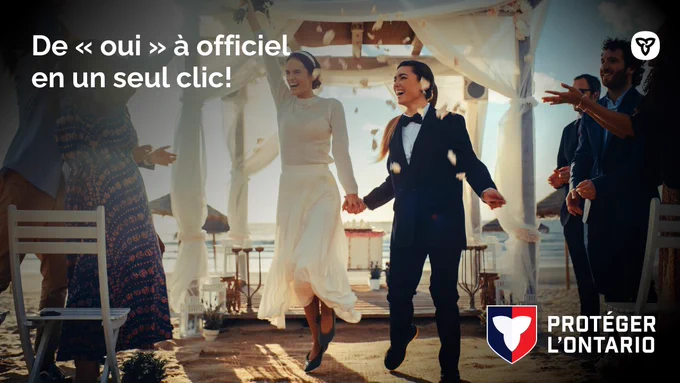 De « oui » à officiel en un seul clic!
Alt-text: Image d’un couple homosexuel qui se marie.
