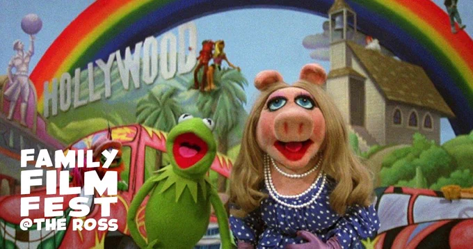 Kermit and Miss Piggy in a scene from The Muppet Movie