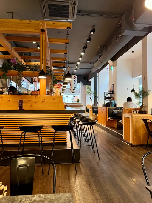 明るい店内