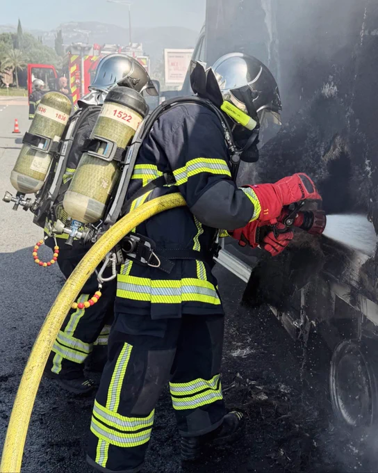 Binôme d’attaque à la lance 💦🔥 incendie de camionnette Ville de Nice