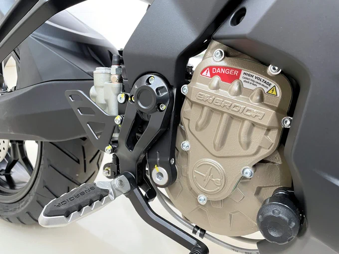 https://shop.e-performance.ch/saas/web/e-performance/p/Energica_EXPERIA_FLAME_WHITE.aspx