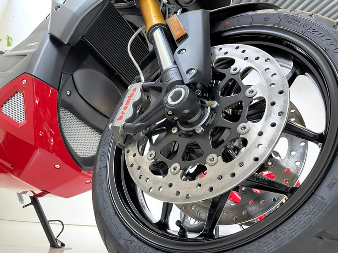 https://shop.e-performance.ch/saas/web/e-performance/p/Energica_EXPERIA_FLAME_WHITE.aspx
