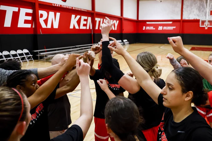 Lady Topper Basketball team huddle