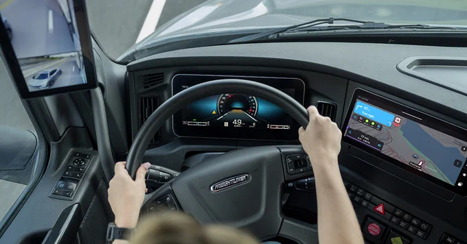 Freightliner Adds Digital Dash To Cascadia