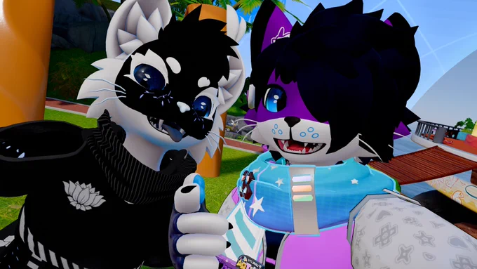 Two kittys here to cause some mischief >:3