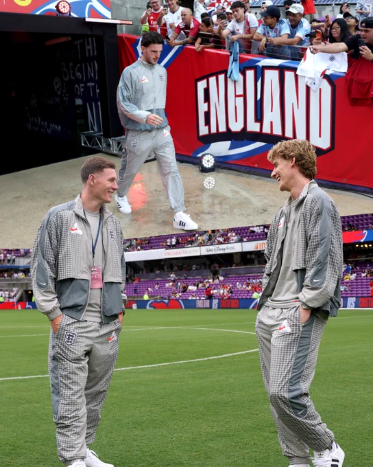 Declan Rice, Elliot Anderson and Anthony Gordon arrive 