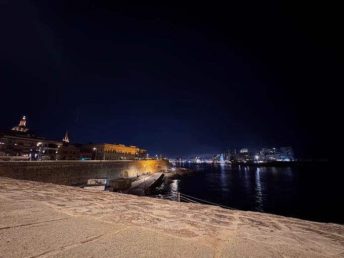 Night view of Malta from Valletta harbor
バレッタの港から見るマルタの夜景